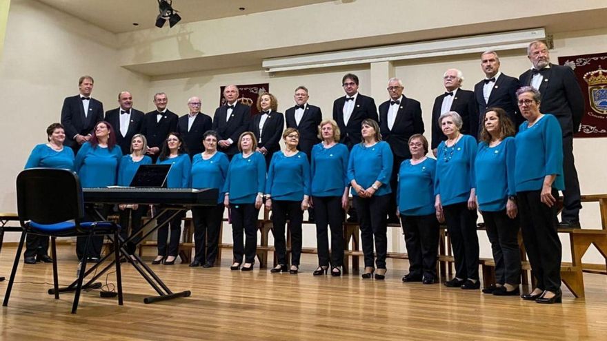 A Coral Polifónica de Arbo durante un concerto. | // D.P.