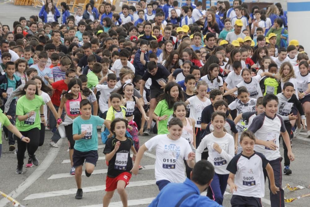 Los escolares asaltan la Escuela Naval