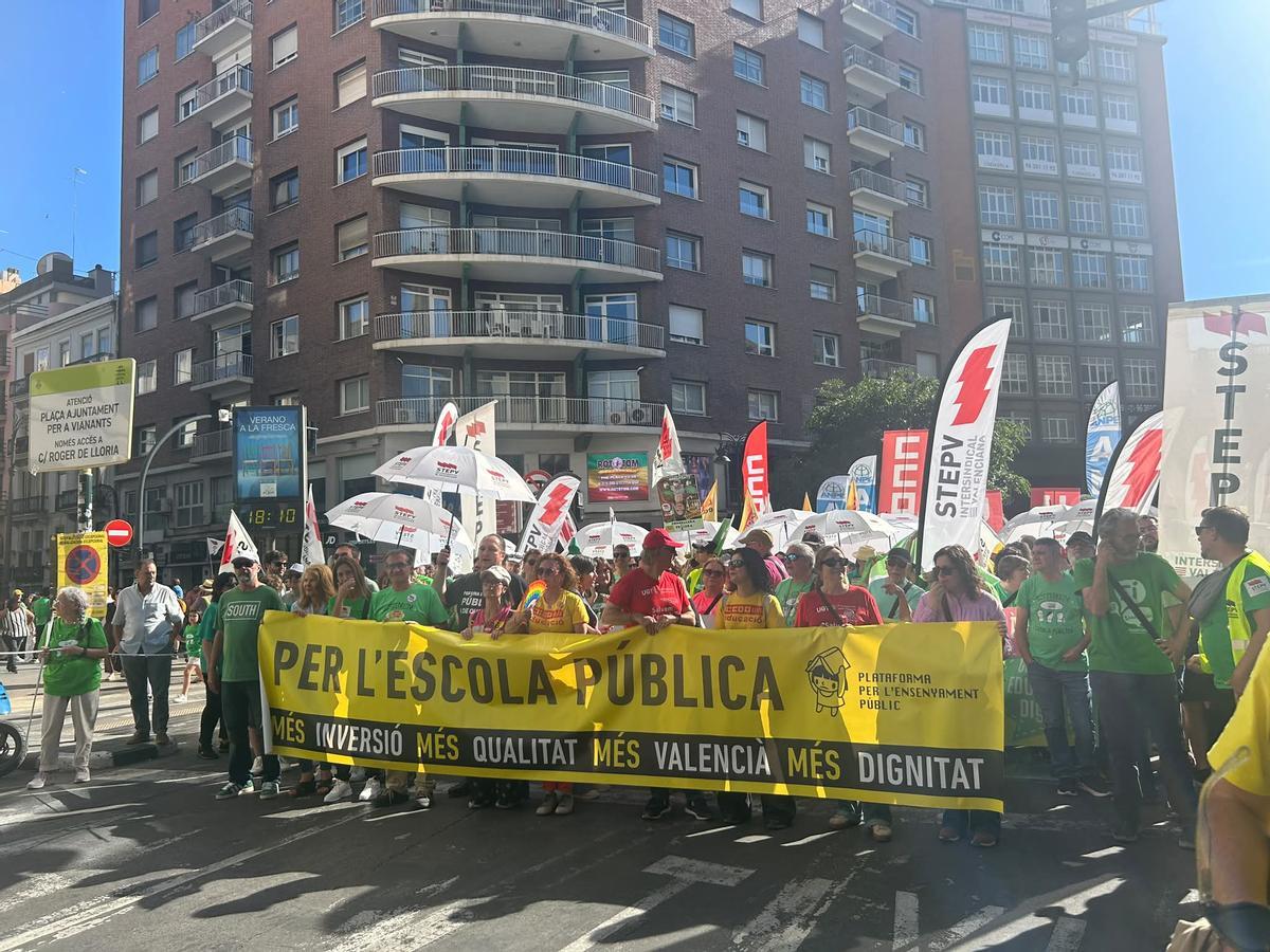 Arranca la manifestación desde la plaza de toros.