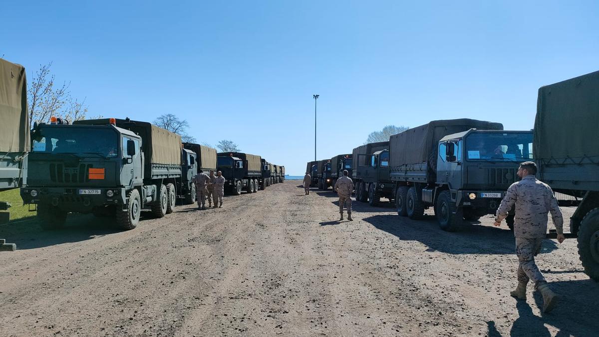 Camiones del EJército español donados a Ucrania el 28 de abril de 2022