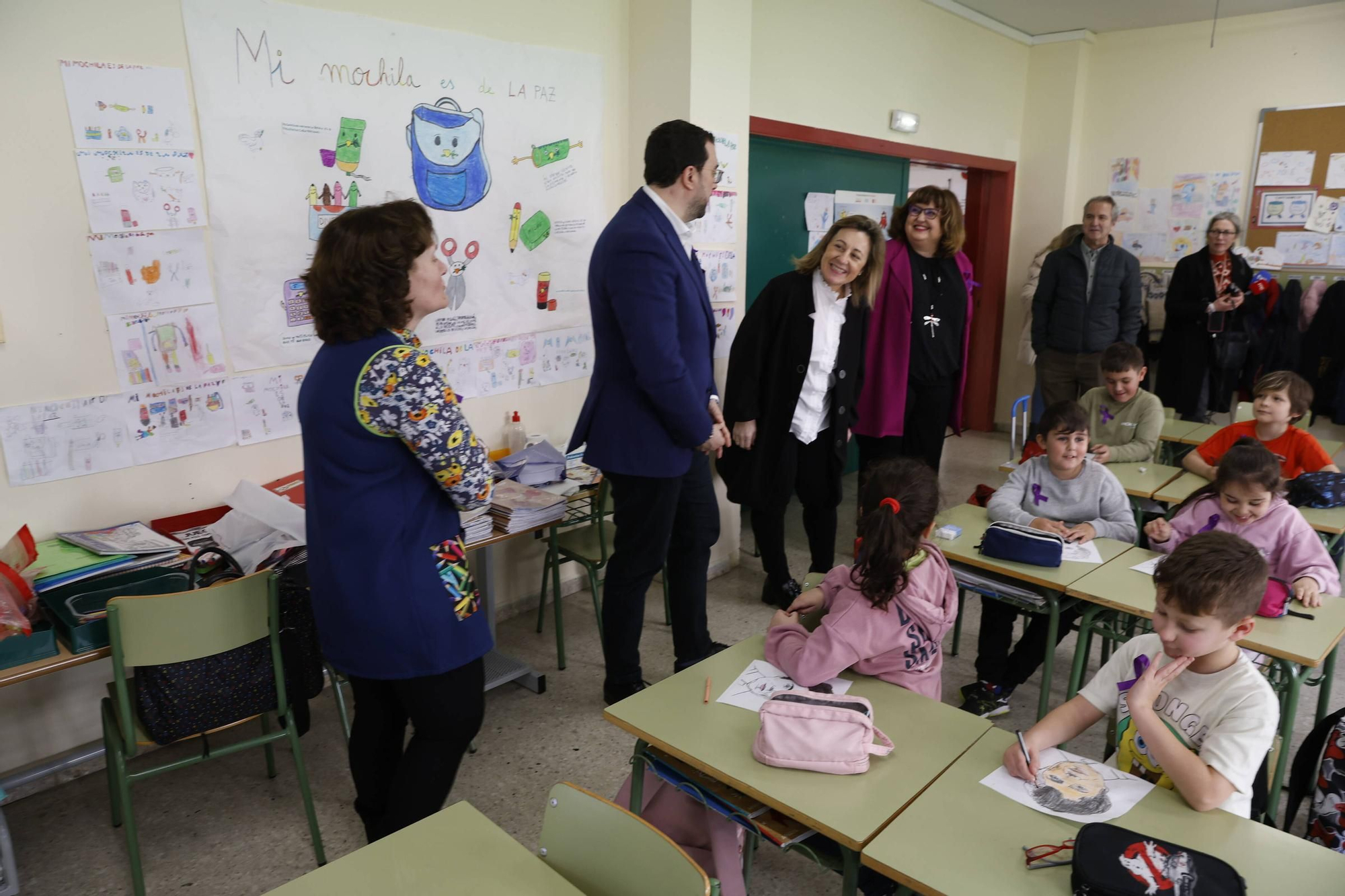 La visita de Adrián Barbón al colegio Lloréu, en Gijón
