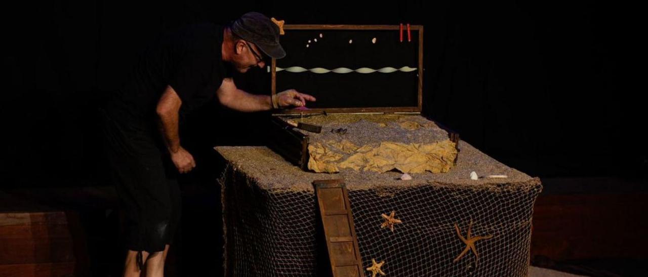 Un momento de “Pedra a pedra”, el último espectáculo del festival JEN, en el Museo Etnográfico.