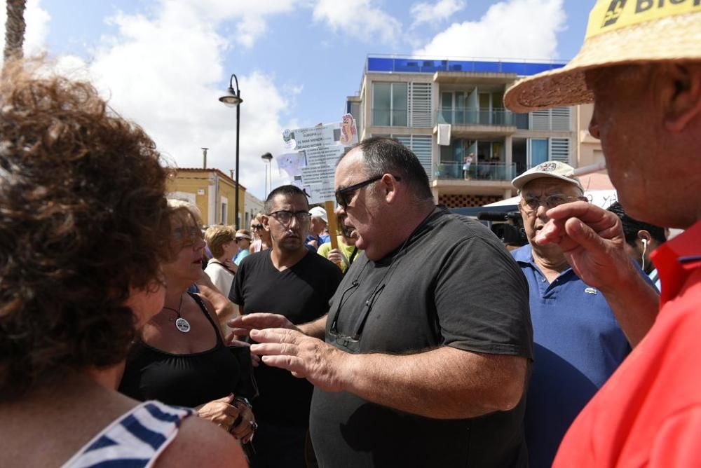 Protestas por el estado del Mar Menor en Los Nieto