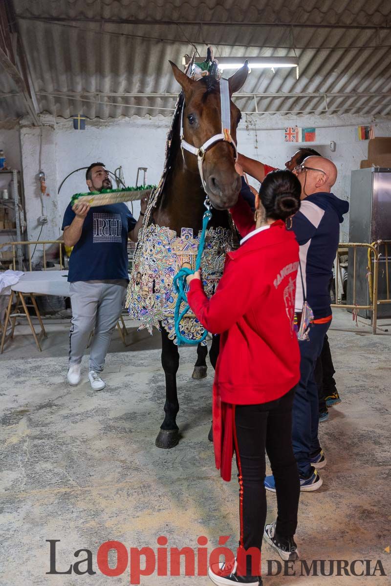 Vestir a un caballo del vino en la mañana del dos de mayo