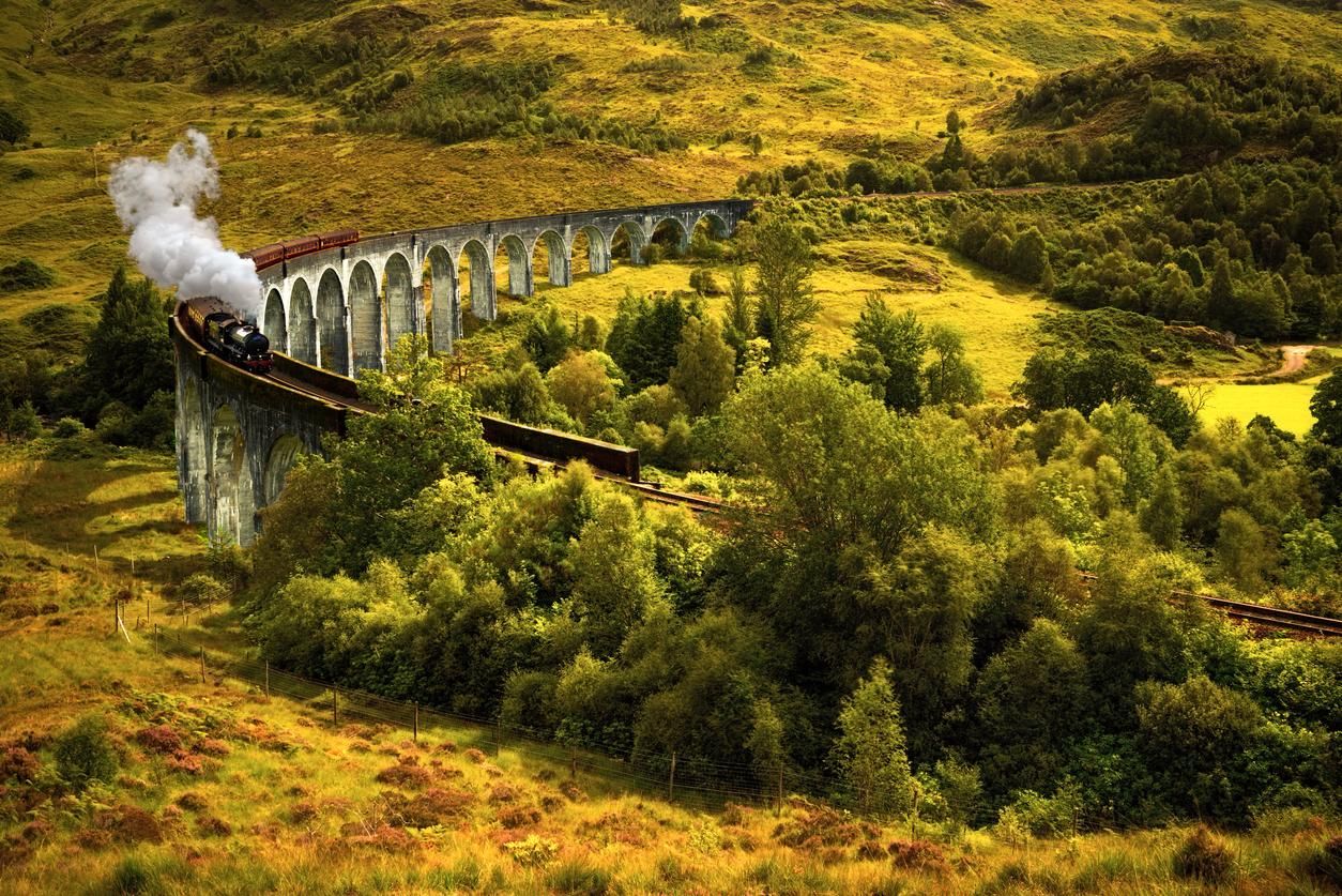 Viajar en tren: una experiencia definitiva para románticos de los raíles.