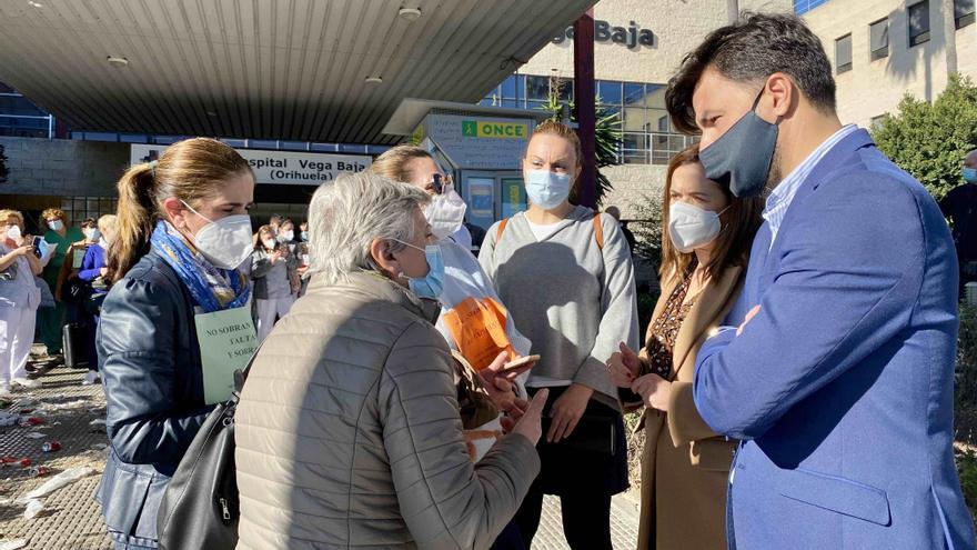 Ciudadanos de Orihuela y Benejúzar reclaman a Sanidad acciones para resolver la huelga de limpieza en el Hospital Vega Baja