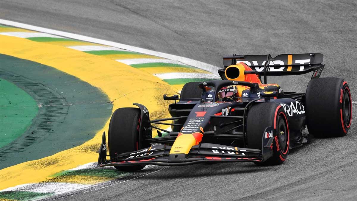 Verstappen, durante la carrera sprint en Brasil
