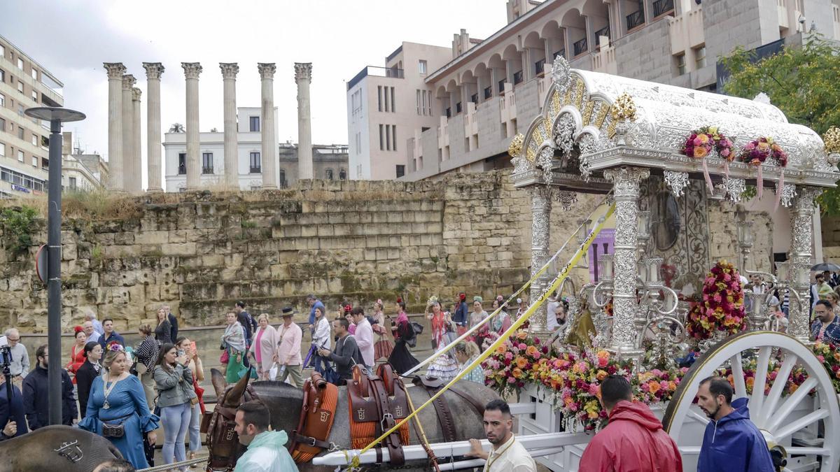 Hermandad del Rocío de Córdoba a su paso por el casco histórico, el pasado 2023.