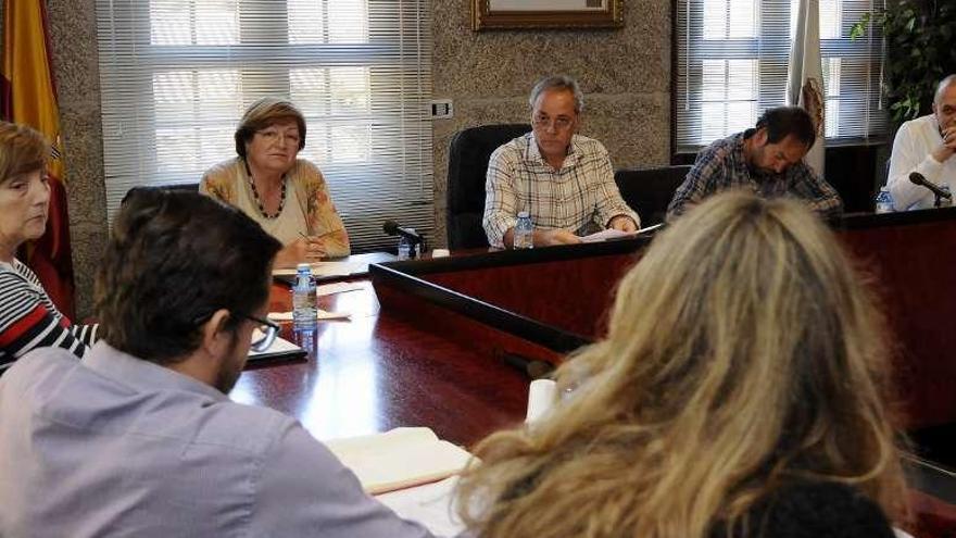 El pleno de Cerdedo, celebrado ayer. // Bernabé / Javier Lalín