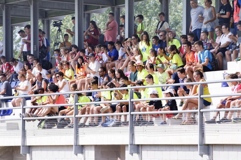 Entrenament de portes obertes del Girona FC a l'Escala