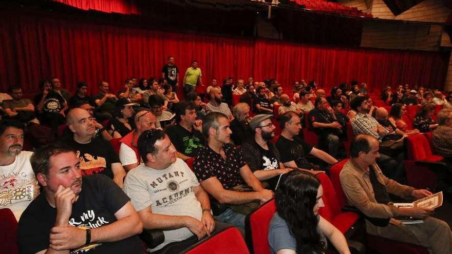 Los asistentes a la ceremonia de clausura de las Jornadas del Cómic, en la Casa de Cultura.