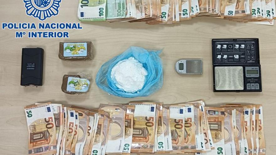 Droga, balanzas de precisión y dinero intervenido por la Policía Nacional