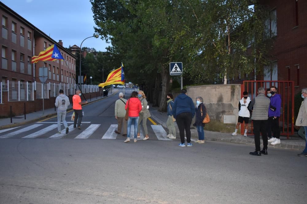 Concentració davant la caserna de la guàrdia civil