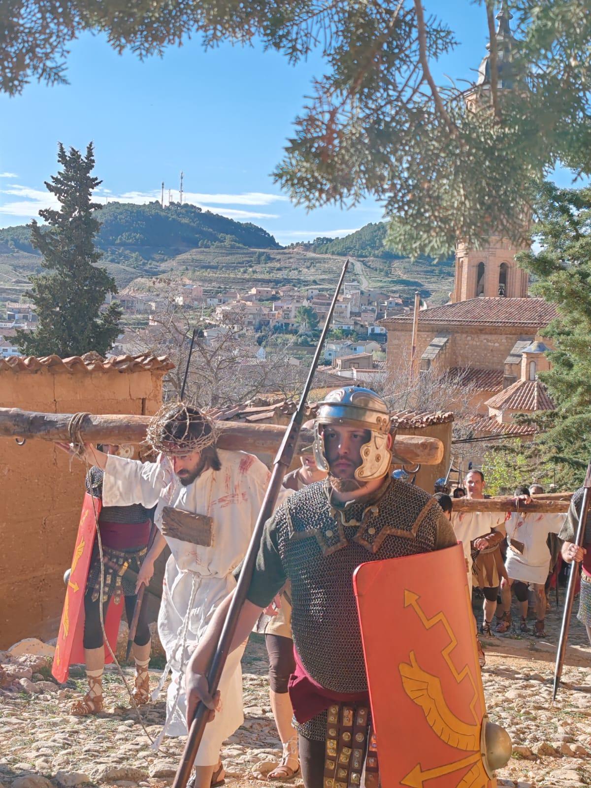 En imágenes | El Drama de la Cruz de Alcorisa conmueve con una puesta en escena más espectacular en el Monte Calvario