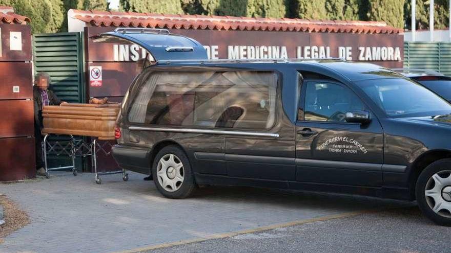 La funeraria que trasladó el cuerpo de Leticia Rosino a Tábara en el Instituto de Medicina Legal.