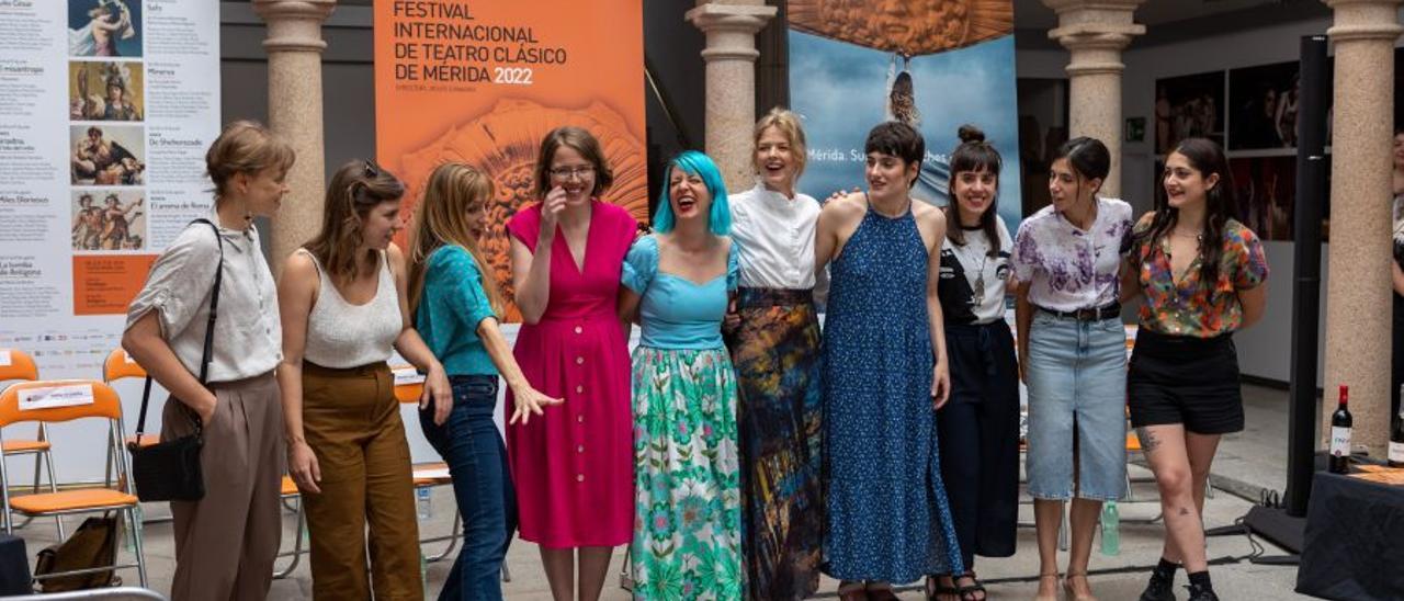 Autoras, directoras y actrices de Safo en la presentación de la obra en Mérida.