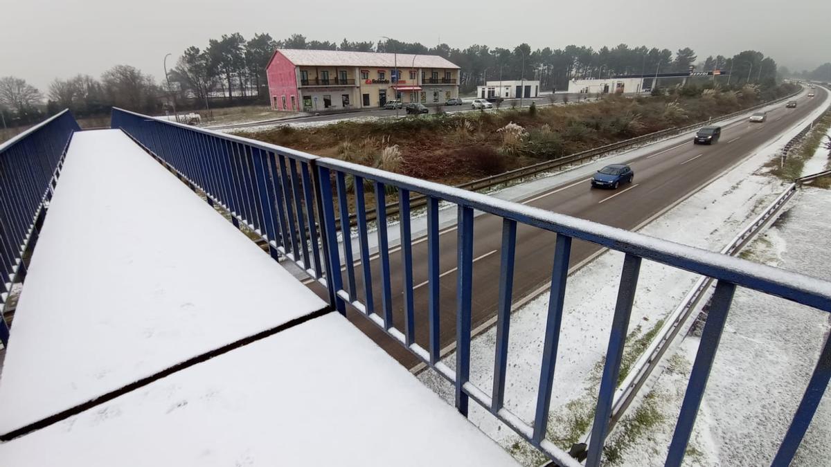 Nieve en la autopista &quot;Y&quot;, a la altura de Robledo.