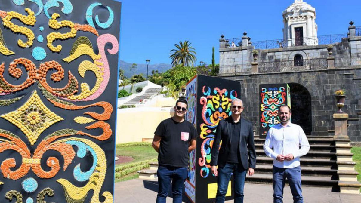La exposición con las diez versiones escolares de la primera alfombra de flores de La Orotava fue inaugurada por Francisco Linares, Leo Rodríguez y Alexis Pacheco.