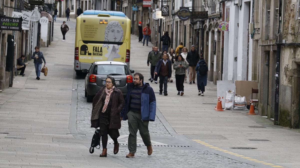 La población residente en Santiago se situó, a 1 de enero de 2025, en 100.842 habitantes.