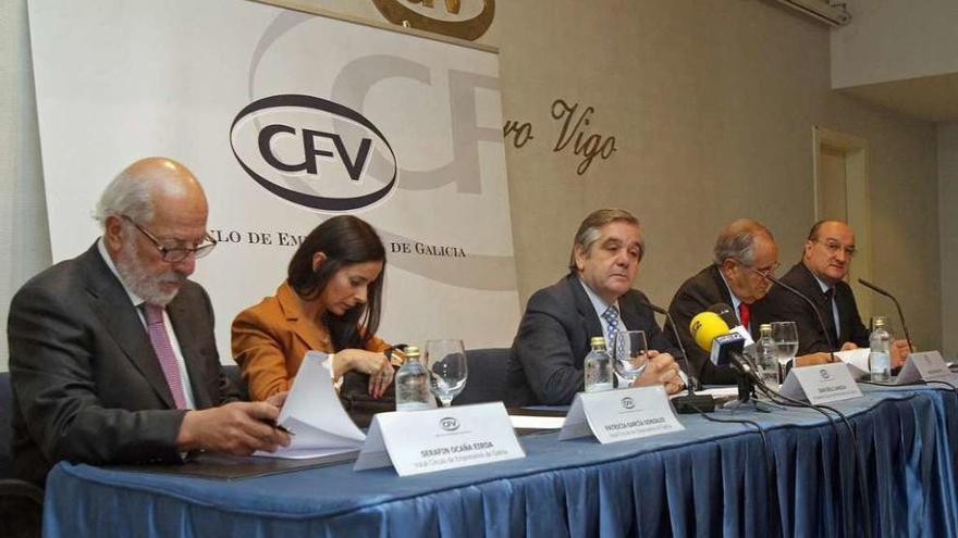 Ocaña, Patricia García, Juan Güell, Pérez Nieto y Francisco Izquierdo, en la presentación. // J. Santomé