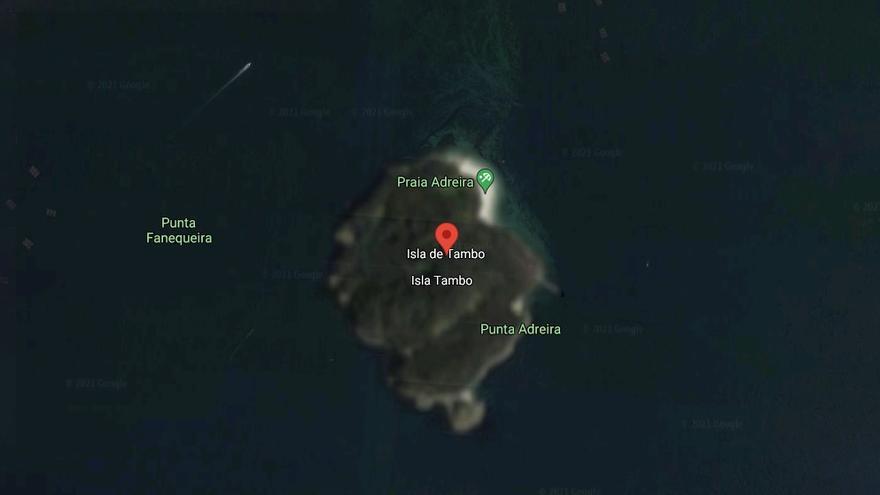 Imagen de Google Maps con la isla de Tambo difuminada.