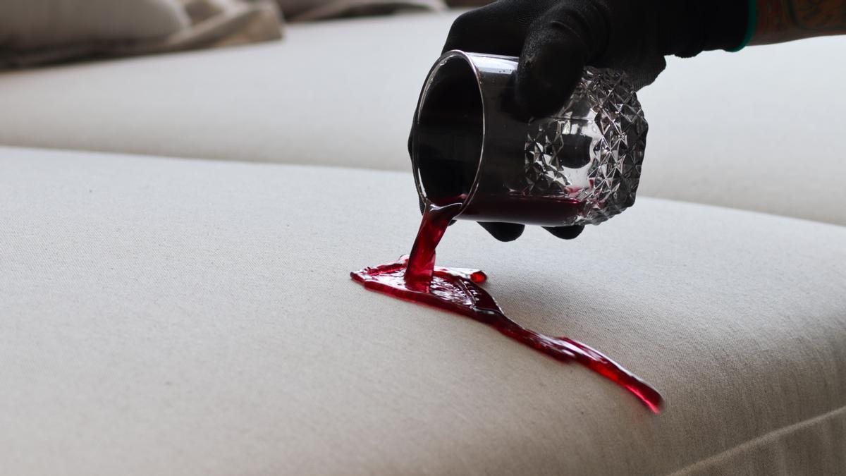 CÓMO LIMPIAR UN SOFÁ DE TELA | Cómo limpiar la tapicería del sofá: el truco perfecto para telas muy sucias