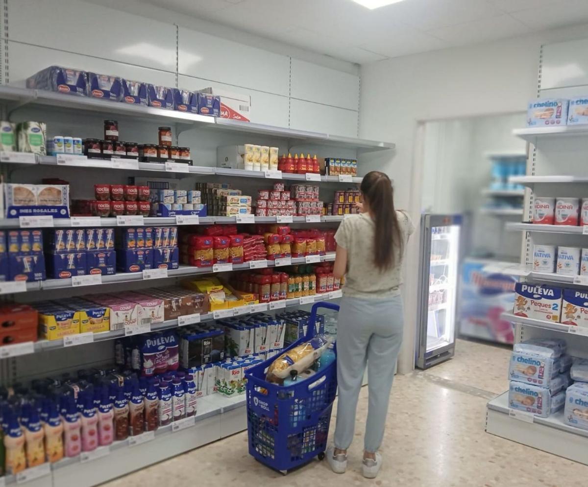 El nuevo economato social que llena las despensas de Antequera | L.O.