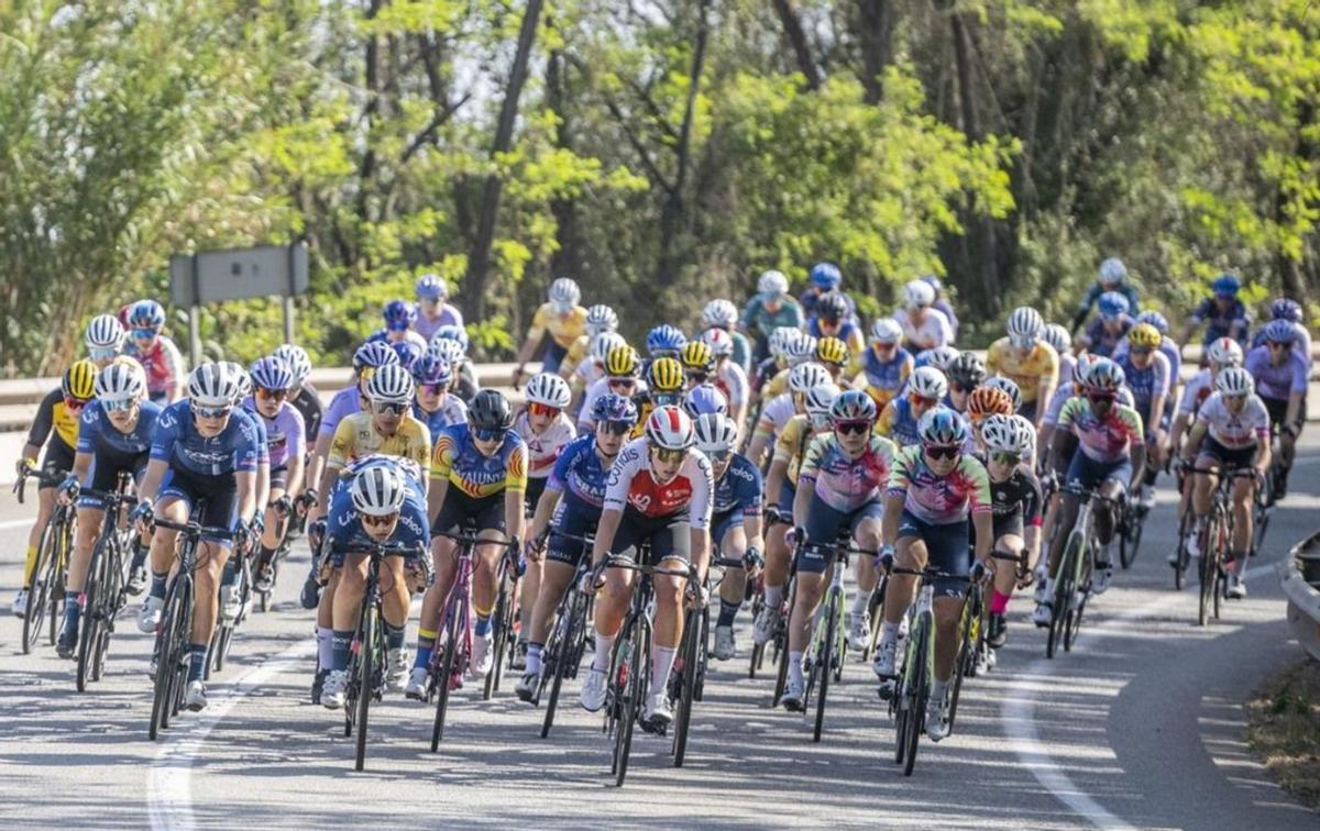 La Volta femenina comença amb 30 graus i victòria a l’esprint