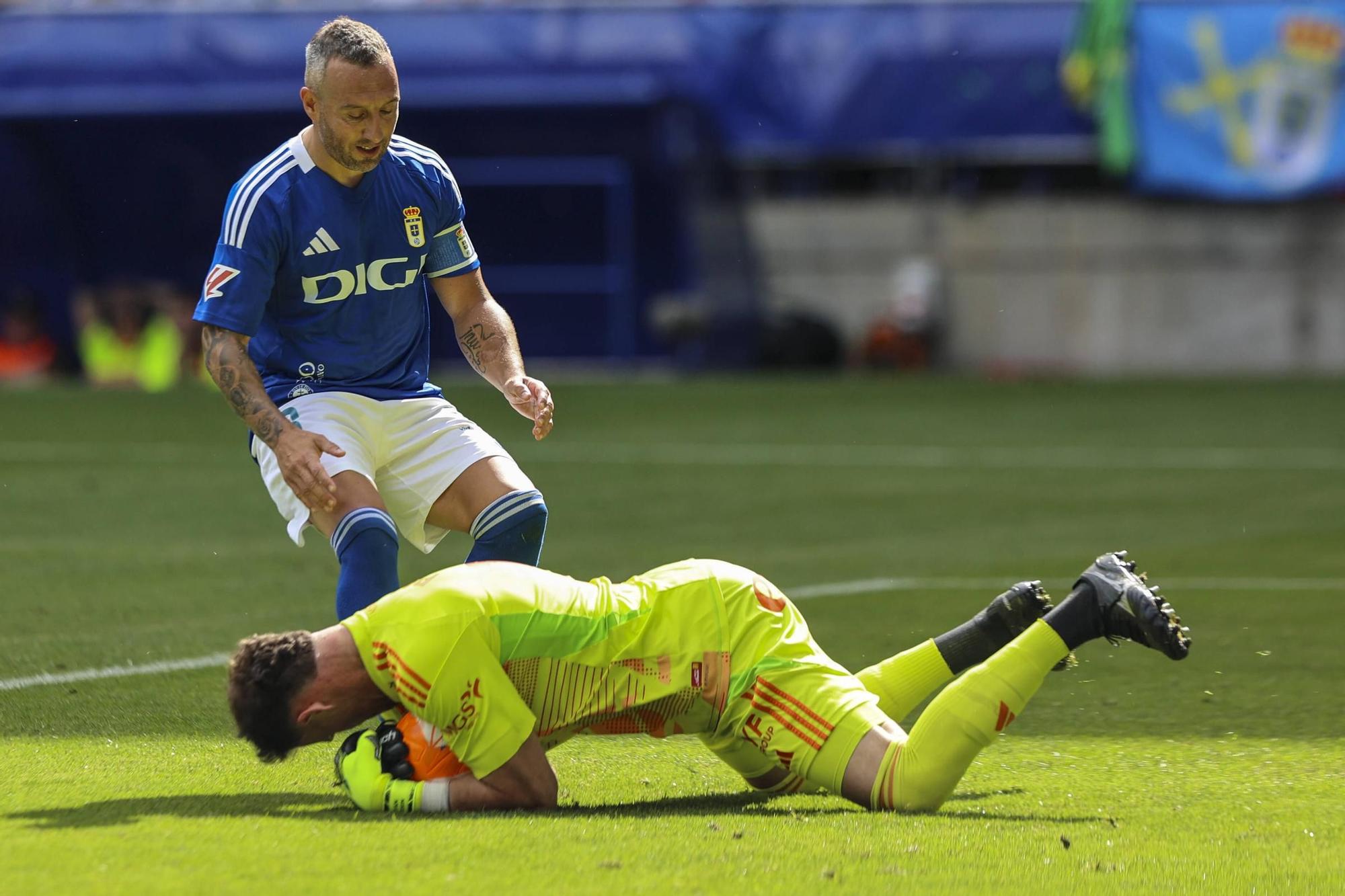EN IMÁGENES: Ambientazo en la valiosa victoria del Oviedo contra el Zaragoza