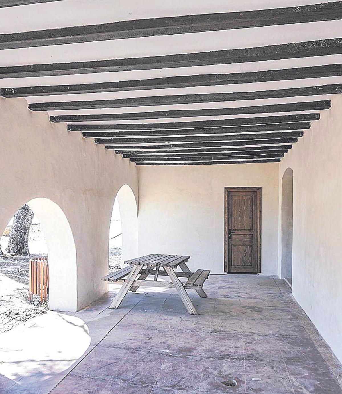 La Servana de Xeresa tiene en el porche los arcos son propios de un riu-rau