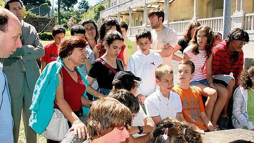 Los cursos reúnen a unos sesenta niños invidentes en el centro pontevedrés de la ONCE.