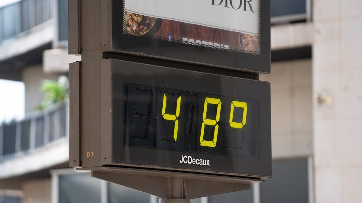 Termómetro marcando altas temperaturas en Sevilla
