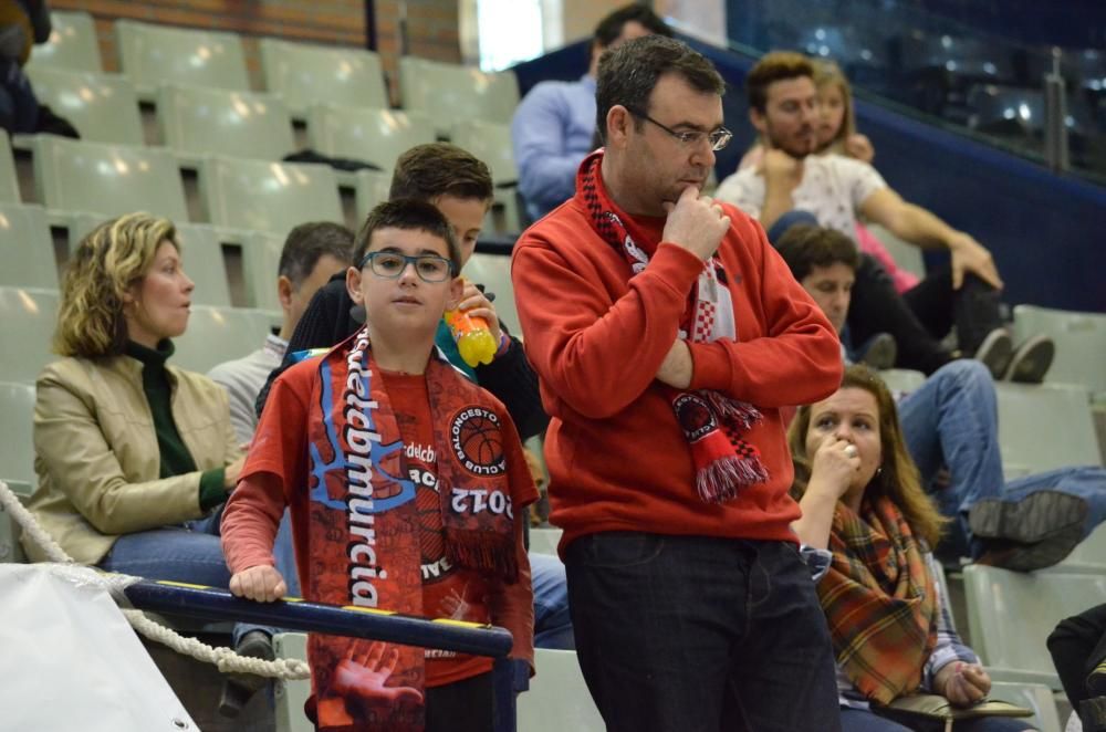 Partido entre el Murcia y el Cai Zaragoza