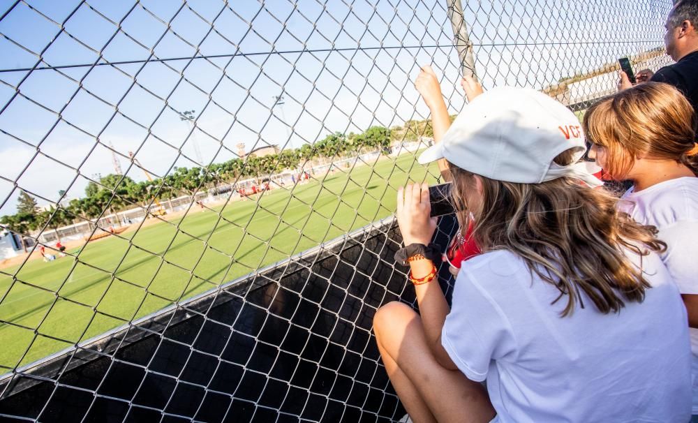 Afición en el entrenamiento del Valencia CF