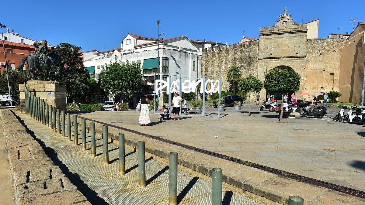 Plasencia rechaza una pantalla LED publicitaria en pleno casco histórico por incumplir la normativa municipal