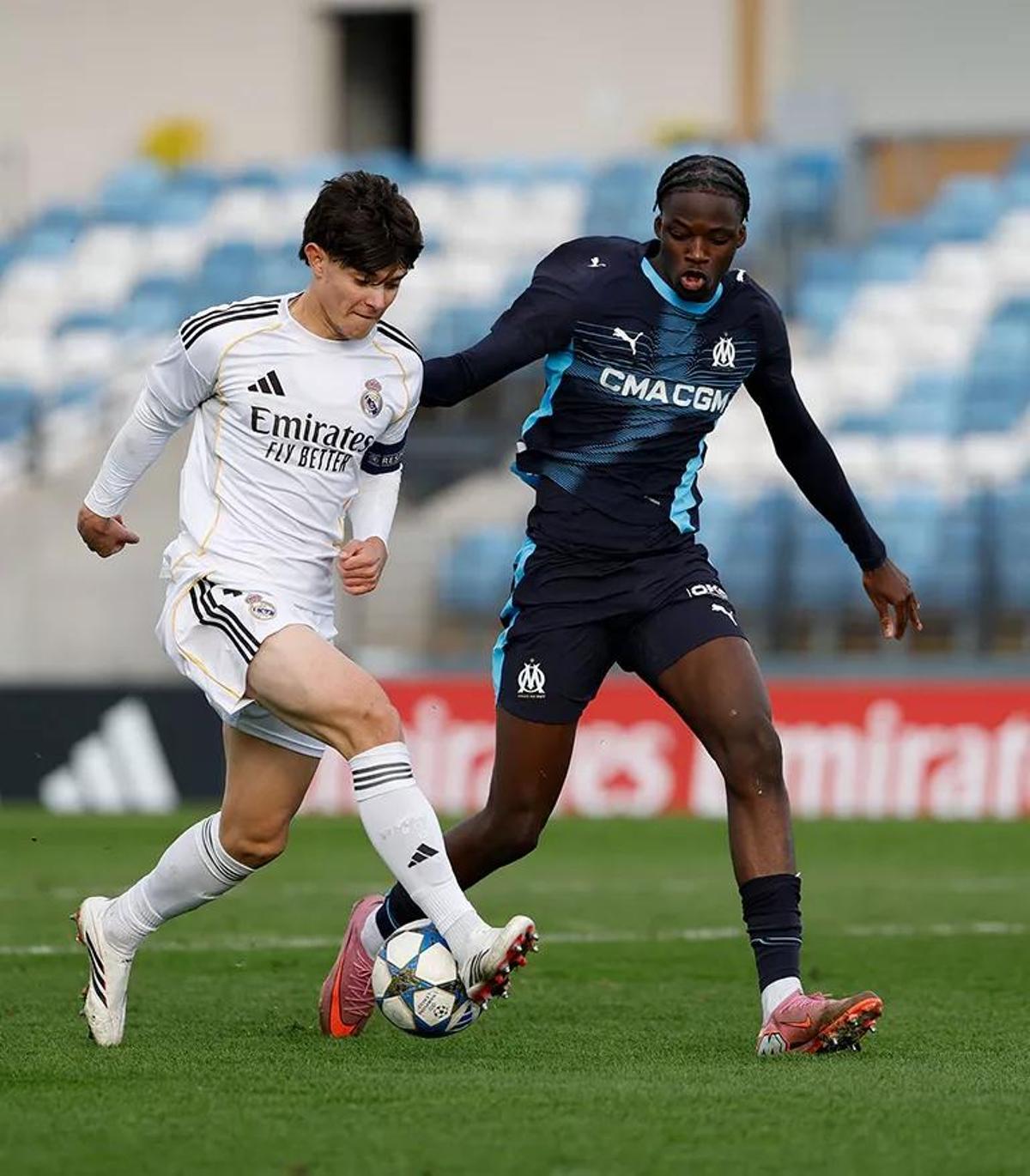 Carlos Díez, juvenil A contra el Marsella