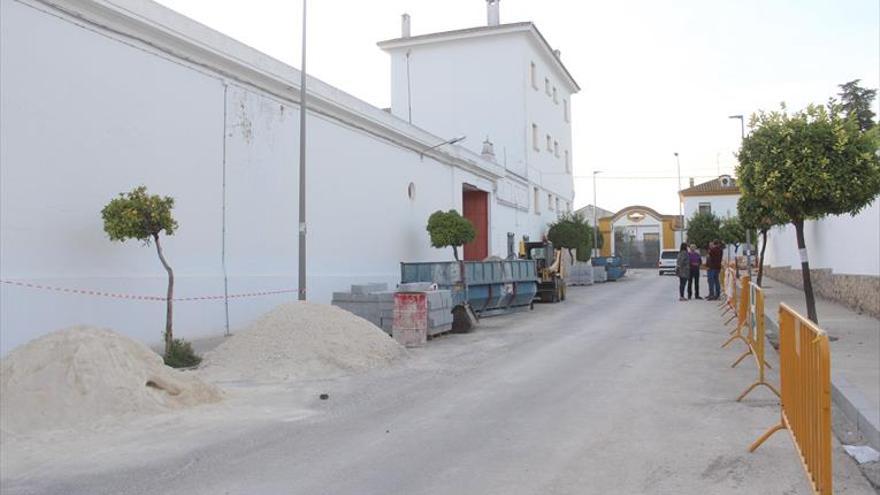 El Consistorio inicia las obras del PFEA en la calle Duque de Sessa