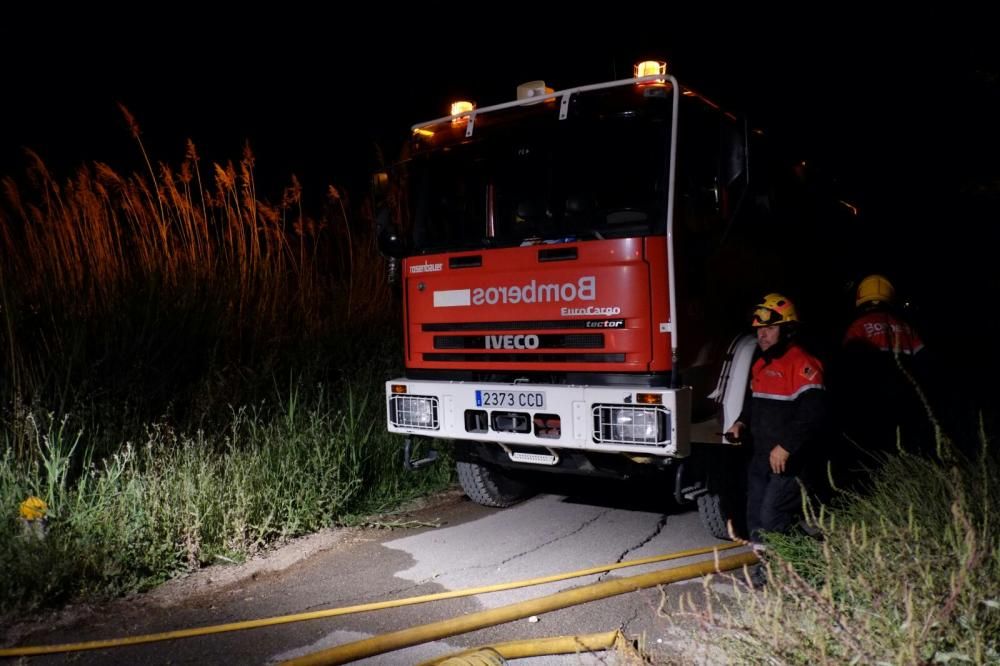 Los bomberos detectan tres focos diferentes en la misma zona y a la misma hora