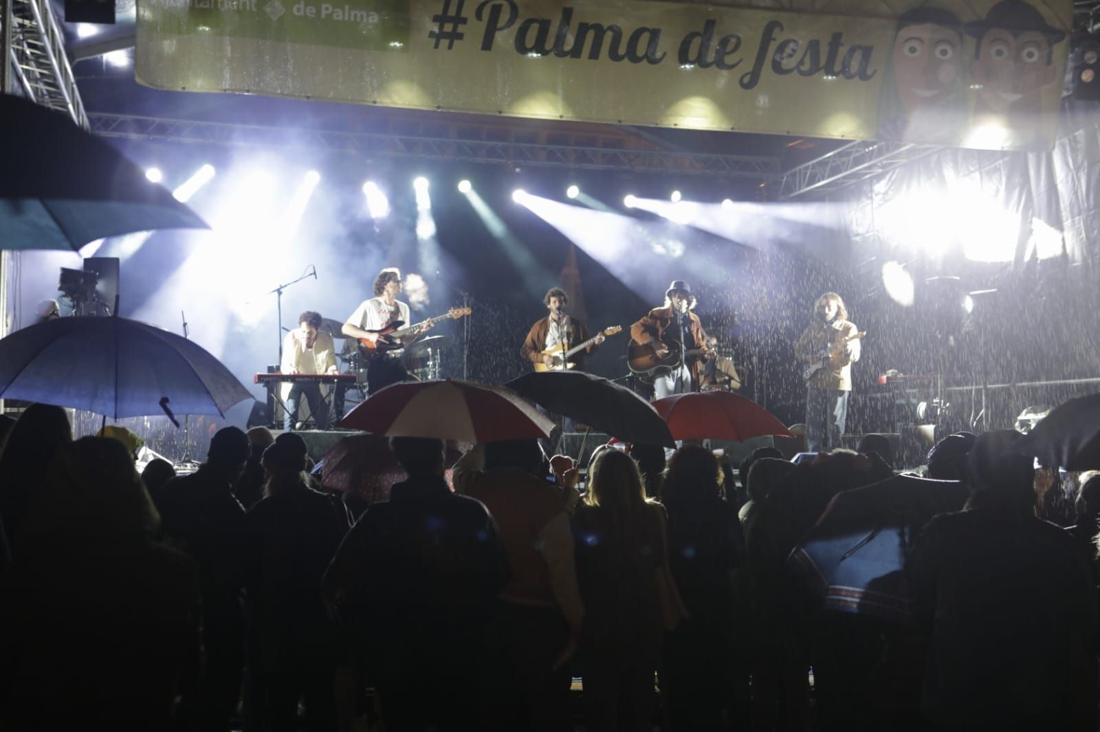 Grillen und feiern im Regen: So nass hat Palma das Fest zu Sant Sebastià eingeläutet