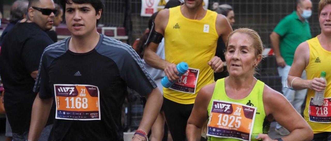 Sonia Ramos, con su guía Carlos Cabrera, en la pasada edición de la Maratón Internacional de Santa Cruz.