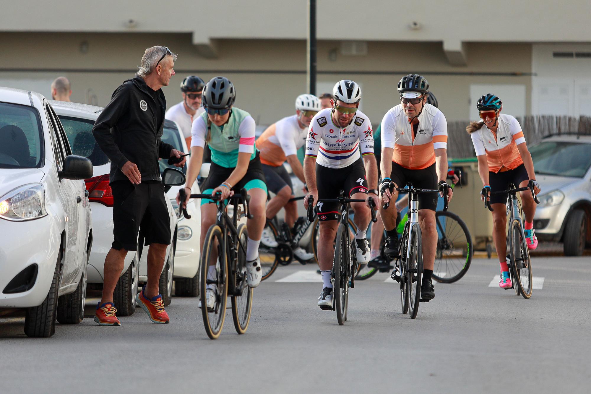 Ibiza acoge un evento ciclista que reúne a leyendas del ciclismo