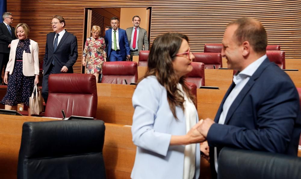 Los nuevos diputados y la presencia de Vox marcan el inicio de la jornada en el Parlamento valenciano