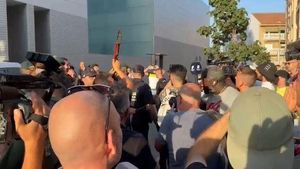 Gritos y tensión en una mediática concentración de ultras este martes en Torre Pacheco