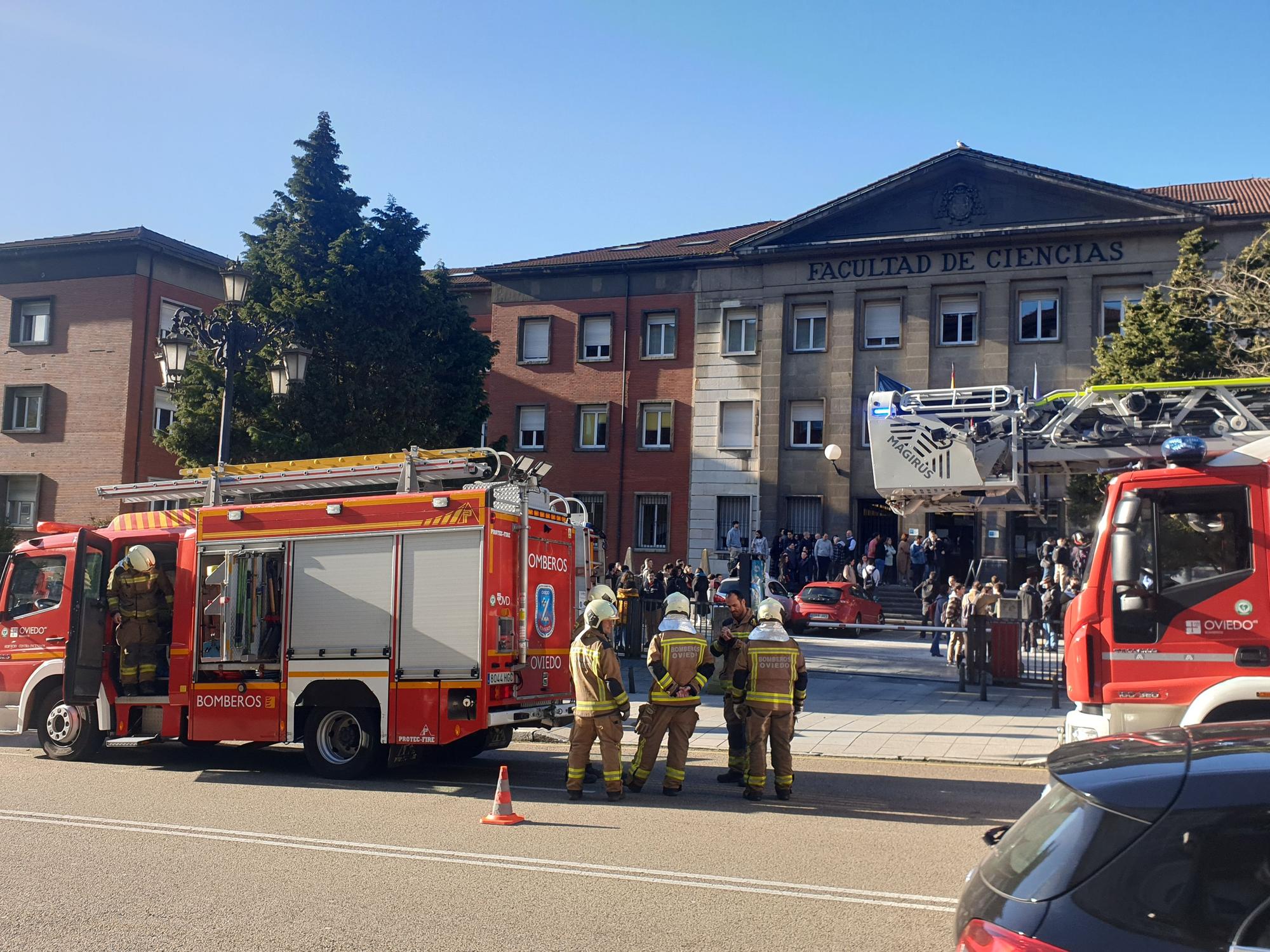 Alarma por incendio en la facultad de Ciencias de Oviedo