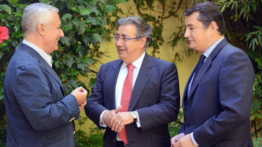 Fotografía facilitada por el Partido Popular de Andalucía tras el anuncio hecho por el presidente del PP andaluz, Javier Arenas, de no presentarse a la reelección para este cargo, que ha ejercido durante 14 años, en el congreso regional que se celebrará del 13 al 15 de julio.