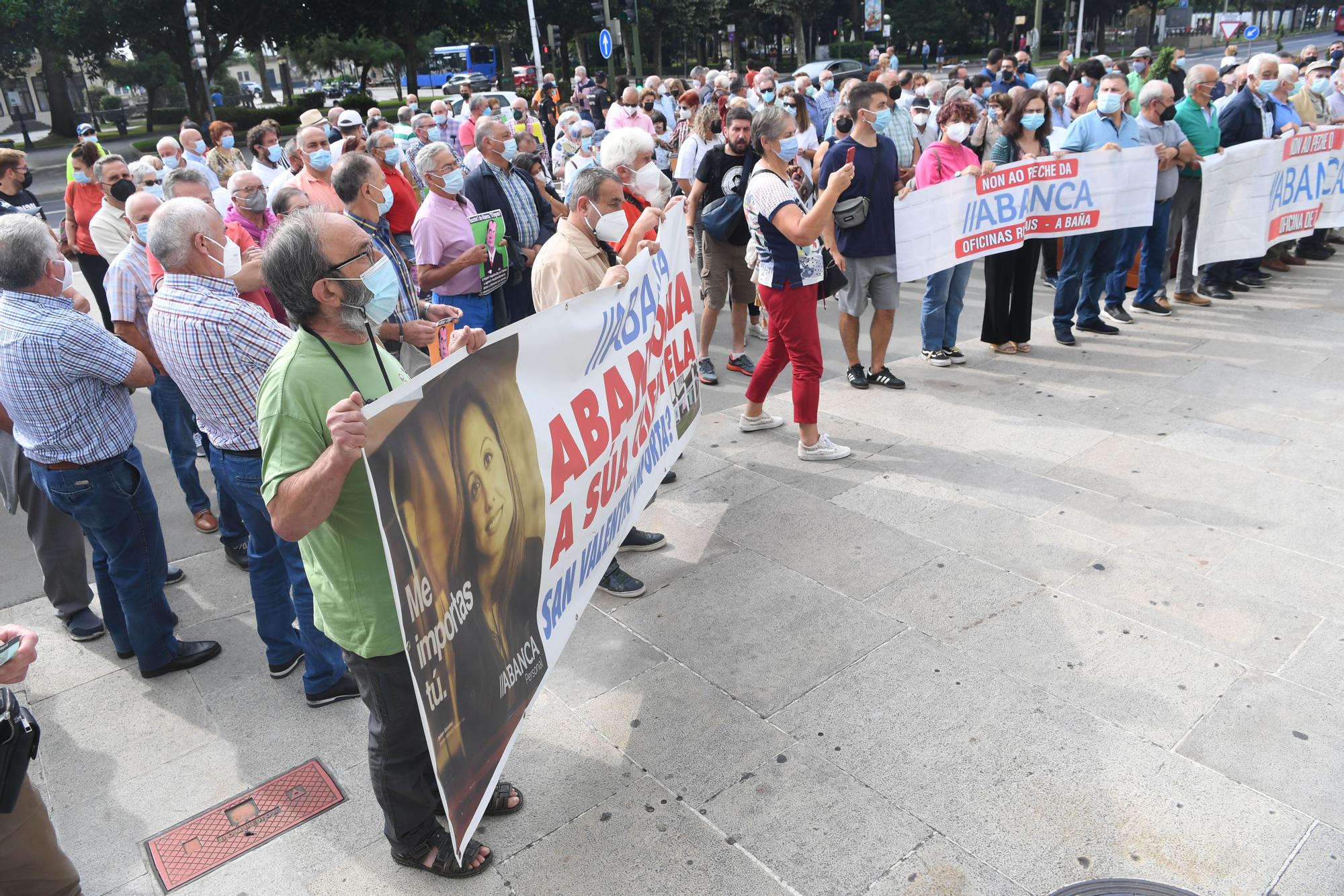 Manifestación contra el cierre de sucursales bancarias en el Obelisco