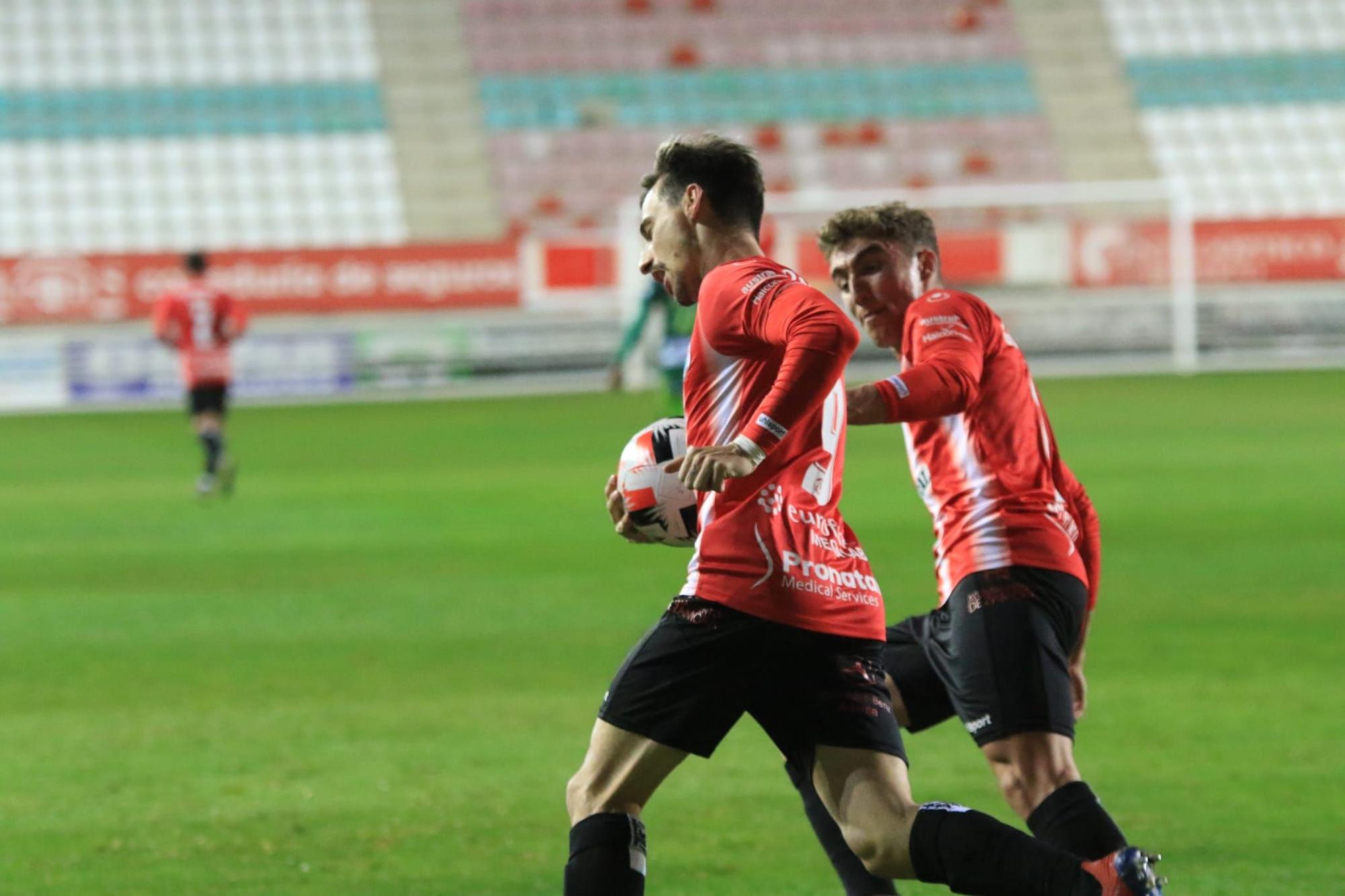 El Zamora CF empata con diez jugadores frente al Guijuelo (2-2)