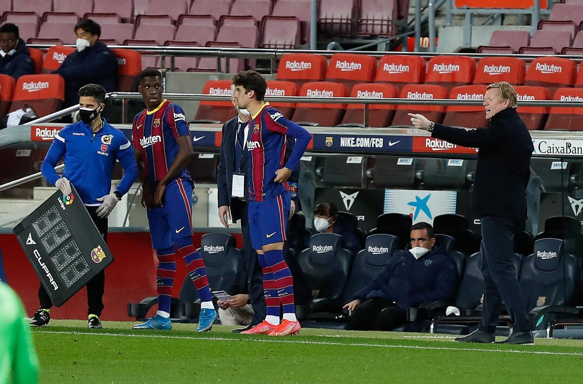 FC BARCELONA - HUESCA. FOTO: VALENTI ENRICH. ilaix moriba - francisco trincao - ronald koeman. barça. liga españa 2020/2021 barça - huesca a puerta cerrada. sustitucion 2020/2021. camp nou