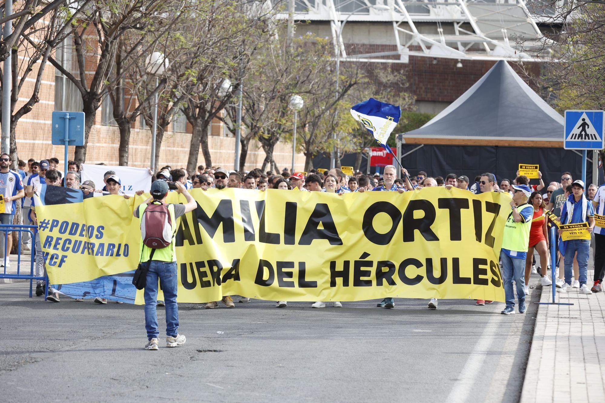 Protestas dentro y fuera del estadio del Rico Pérez