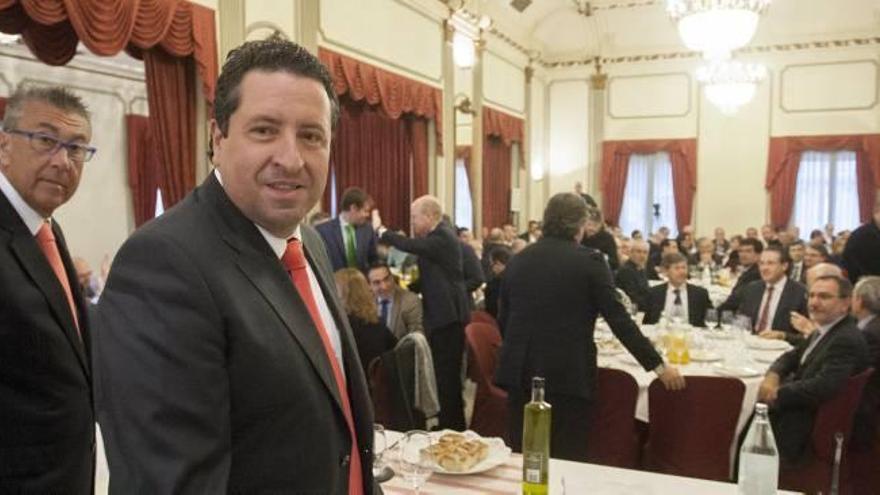 Moliner ensalza su proceso abierto para elegir a los alcaldes pero blinda a Bataller